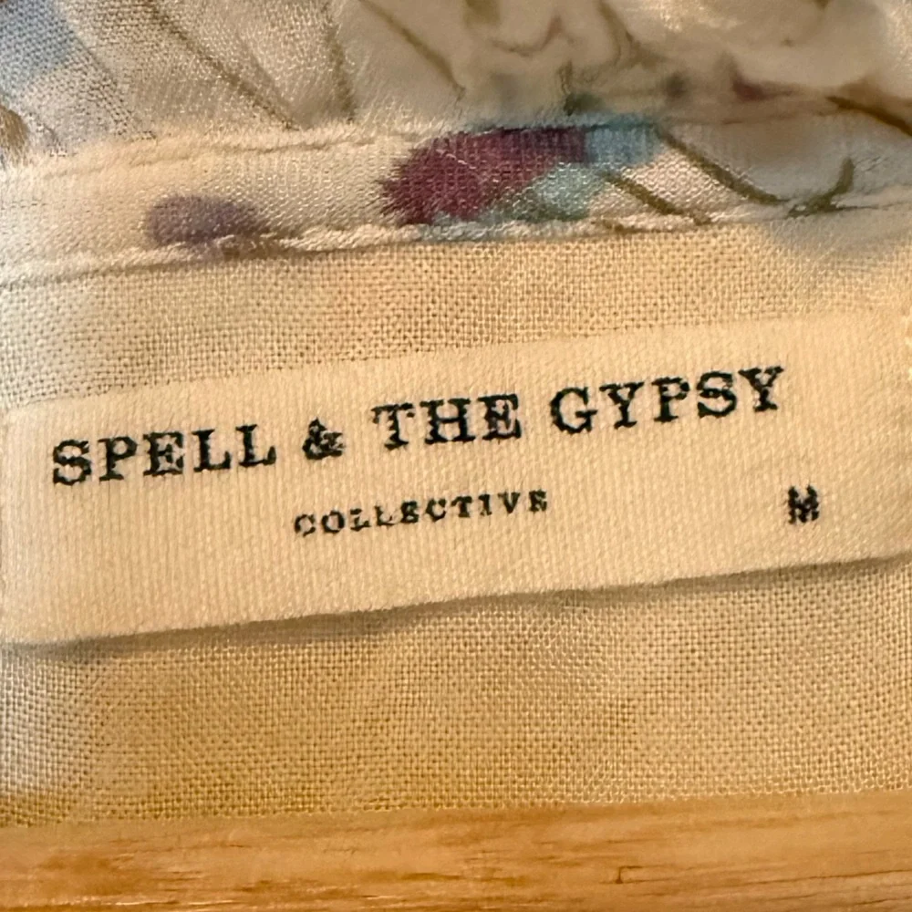 Spell and the Gypsy Collective Wild Bloom Blouse Boho
Cream Floral Medium - Picture 6 of 7